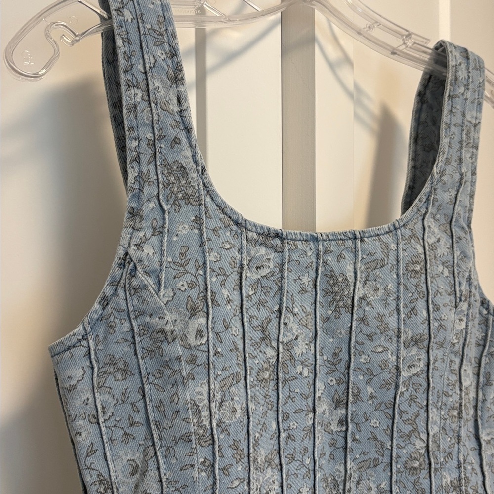 NWT [Cinq à Sept] Rowena Bouquet Floral Blue Denim Jean Button Vest Top Women’s - Picture 6 of 10